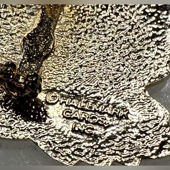 Fall Leaves Pins Enamel on Metal Set of 2 - Picture 5 of 7